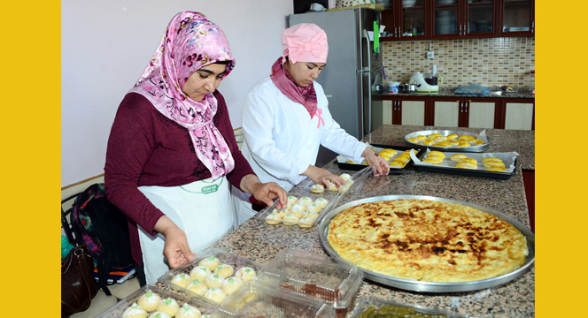 Asker ve Polisimize 'Anne Eli Değmiş' Yemek 