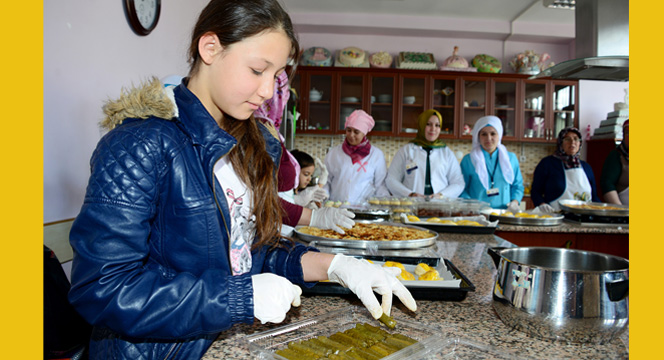 Asker ve Polisimize 'Anne Eli Değmiş' Yemek 
