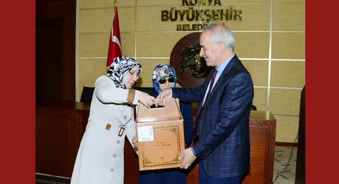 Braille Alfabesiyle Üç Ayda Kur\'an Öğrendiler