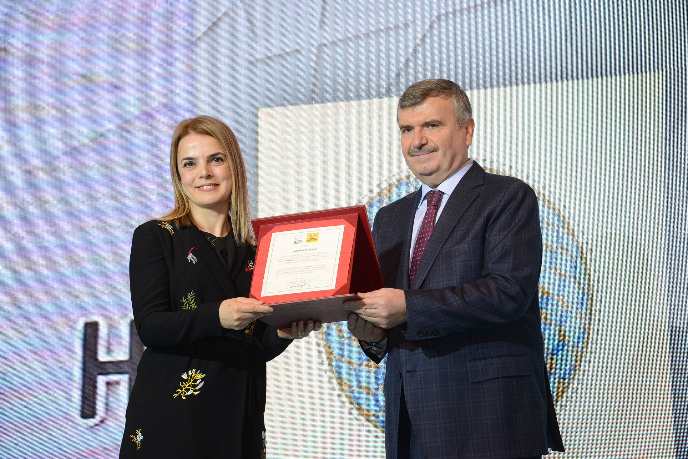 Uluslararası İslam Sanatları Yarışmasının Ödülleri Verildi