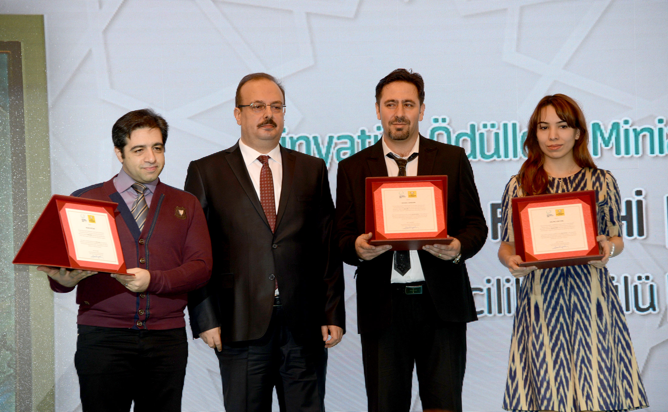 Uluslararası İslam Sanatları Yarışmasının Ödülleri Verildi