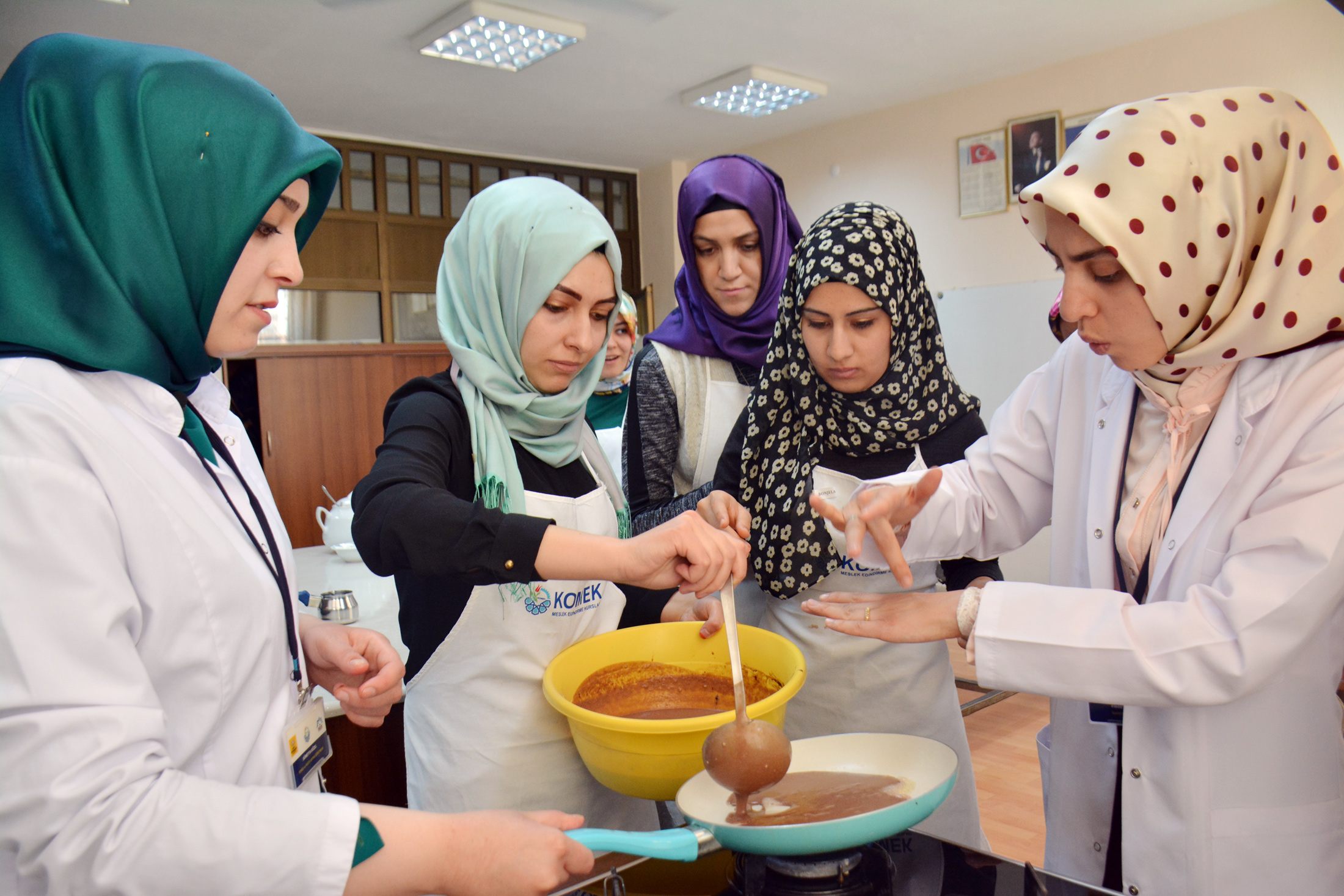 KOMEK'ten İşaret Diliyle Yemek Kursu