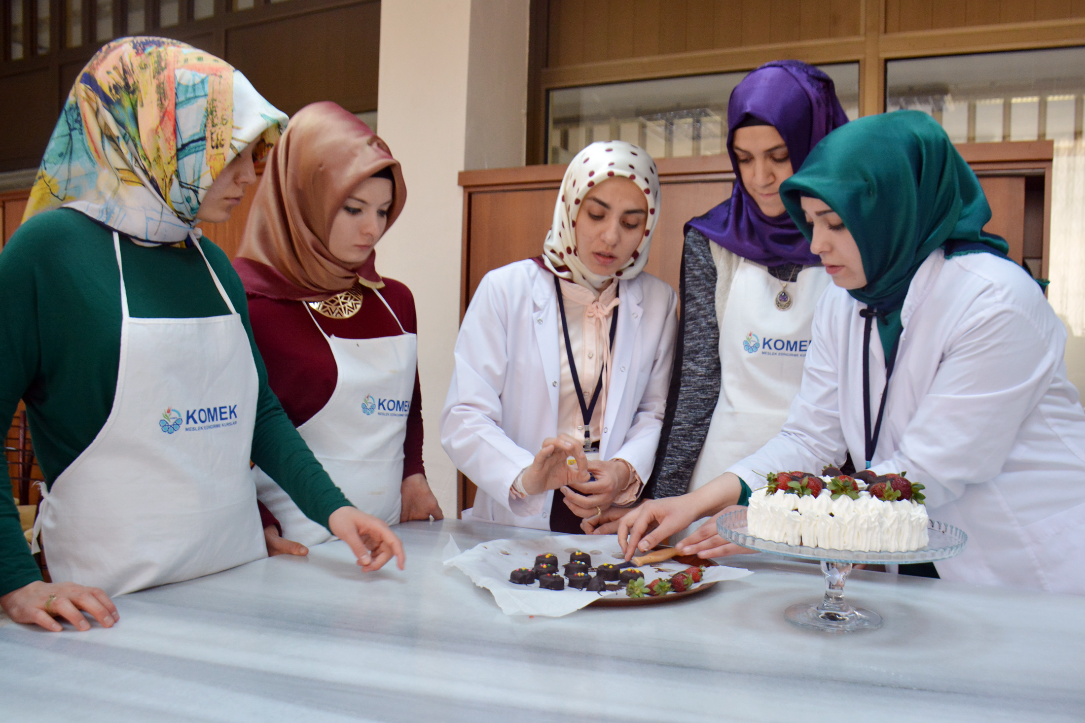 KOMEK'ten İşaret Diliyle Yemek Kursu