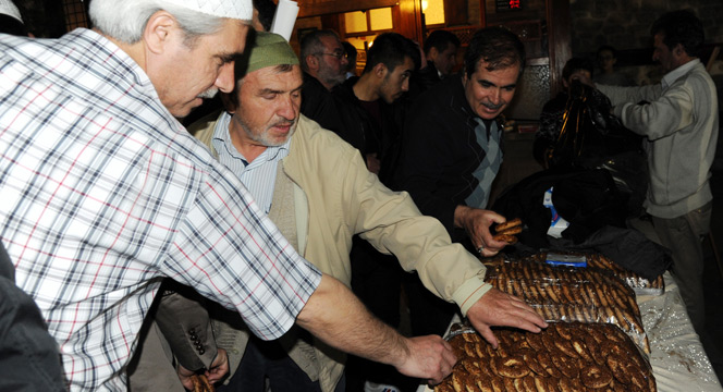 Regaib Kandili Konya'da Dolu Dolu Yaşandı 