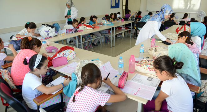 Genç KOMEK Yaz Okulu'nda Binlerce Öğrenciye Ortak Sınav