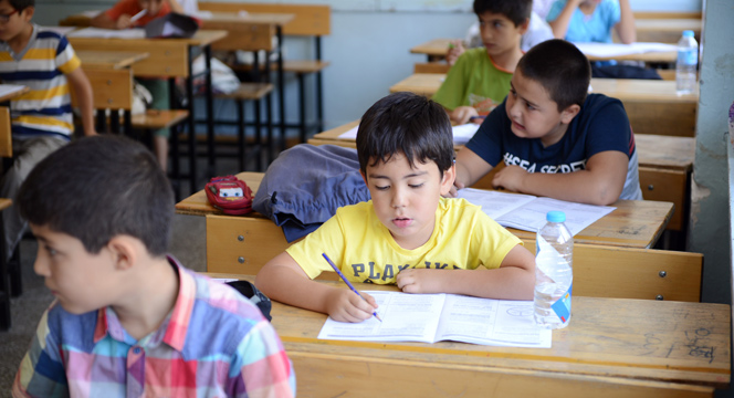 Genç KOMEK Yaz Okulu'nda Binlerce Öğrenciye Ortak Sınav