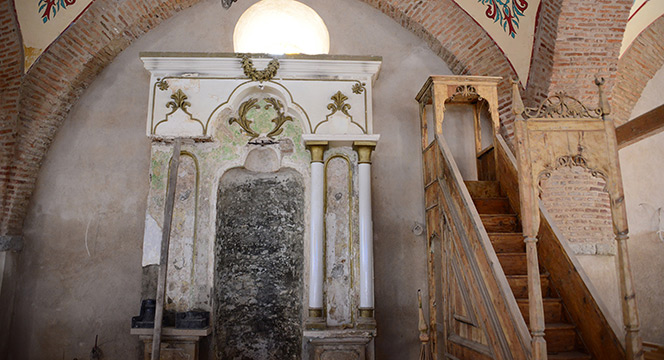 Akşehir'deki Ecdat Yadigarı Cami Restore Ediliyor