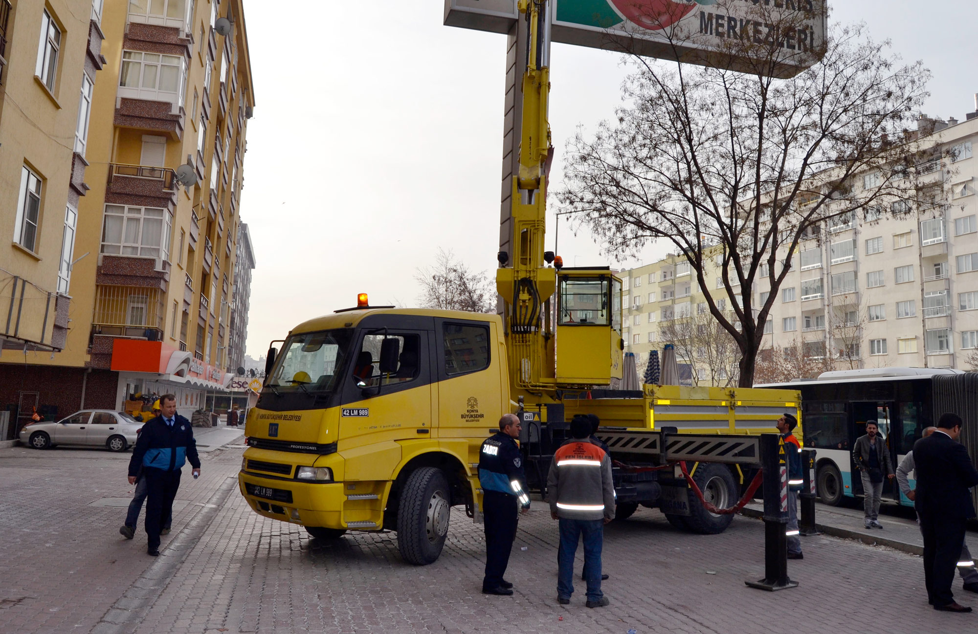Görüntü Kirliliğine Neden Olan Tabelalar Kaldırılıyor