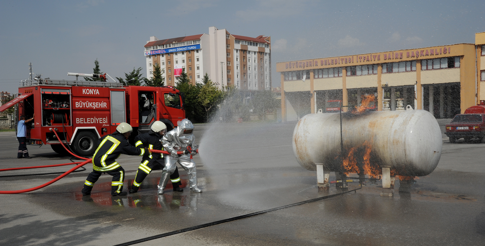 İtfaiye 2015'te 8 Bin 296 Yangına Müdahale Etti