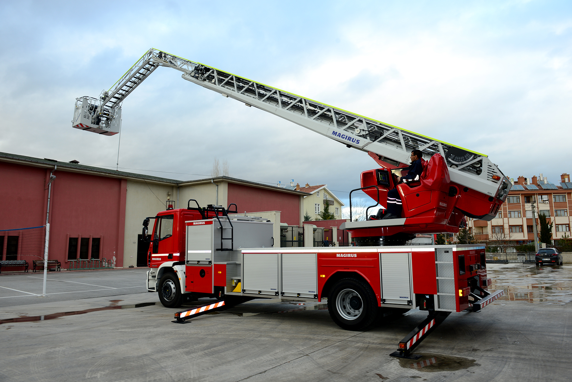 İtfaiye 2015'te 8 Bin 296 Yangına Müdahale Etti