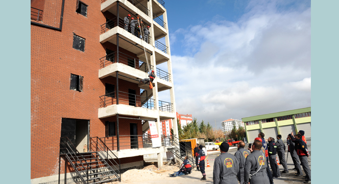 Büyükşehir'den Uzman İtfaiyeci Eğitimi