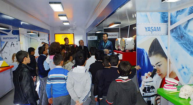 Mobil Bilgehaneler ve Bilim Tırı On Binlerce Gence Ulaştı