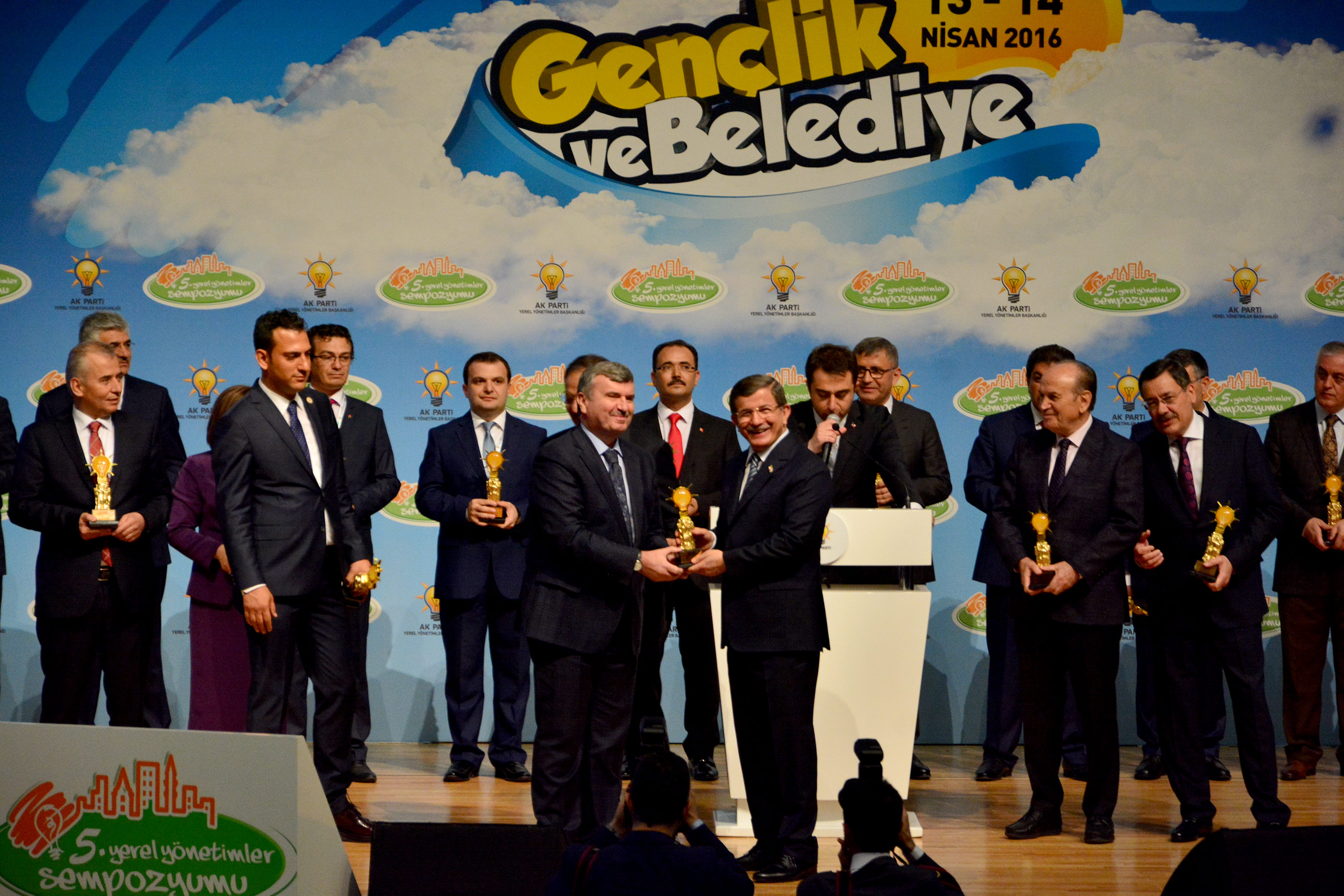 Büyükşehir'e Gençlik Projeleri Ödülü