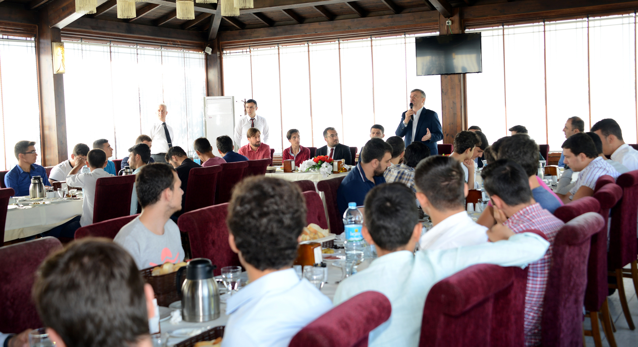 Ülkeyi Daha İleriye Taşıma Sorumluluğu Gençlerdedir