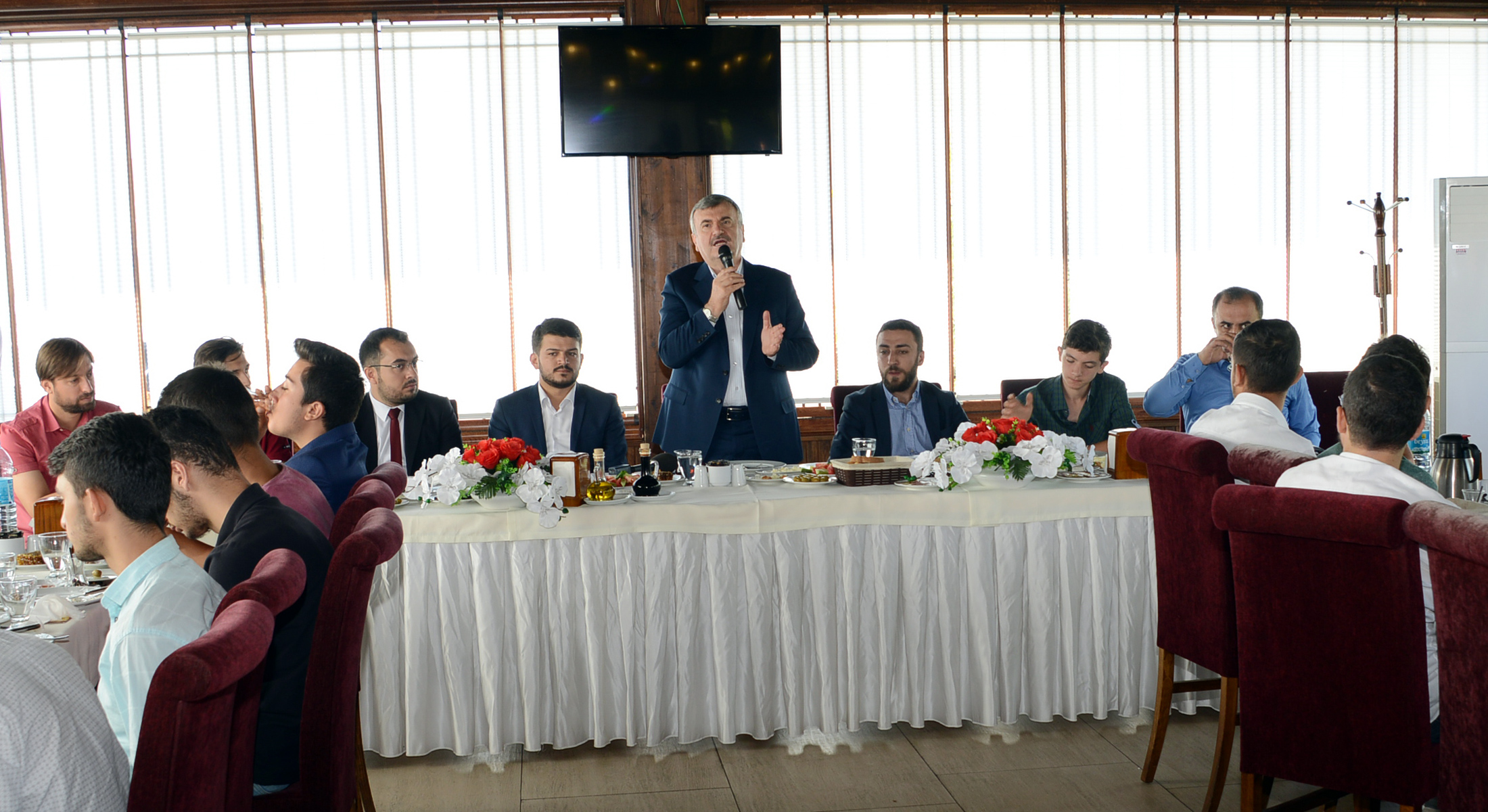 Ülkeyi Daha İleriye Taşıma Sorumluluğu Gençlerdedir