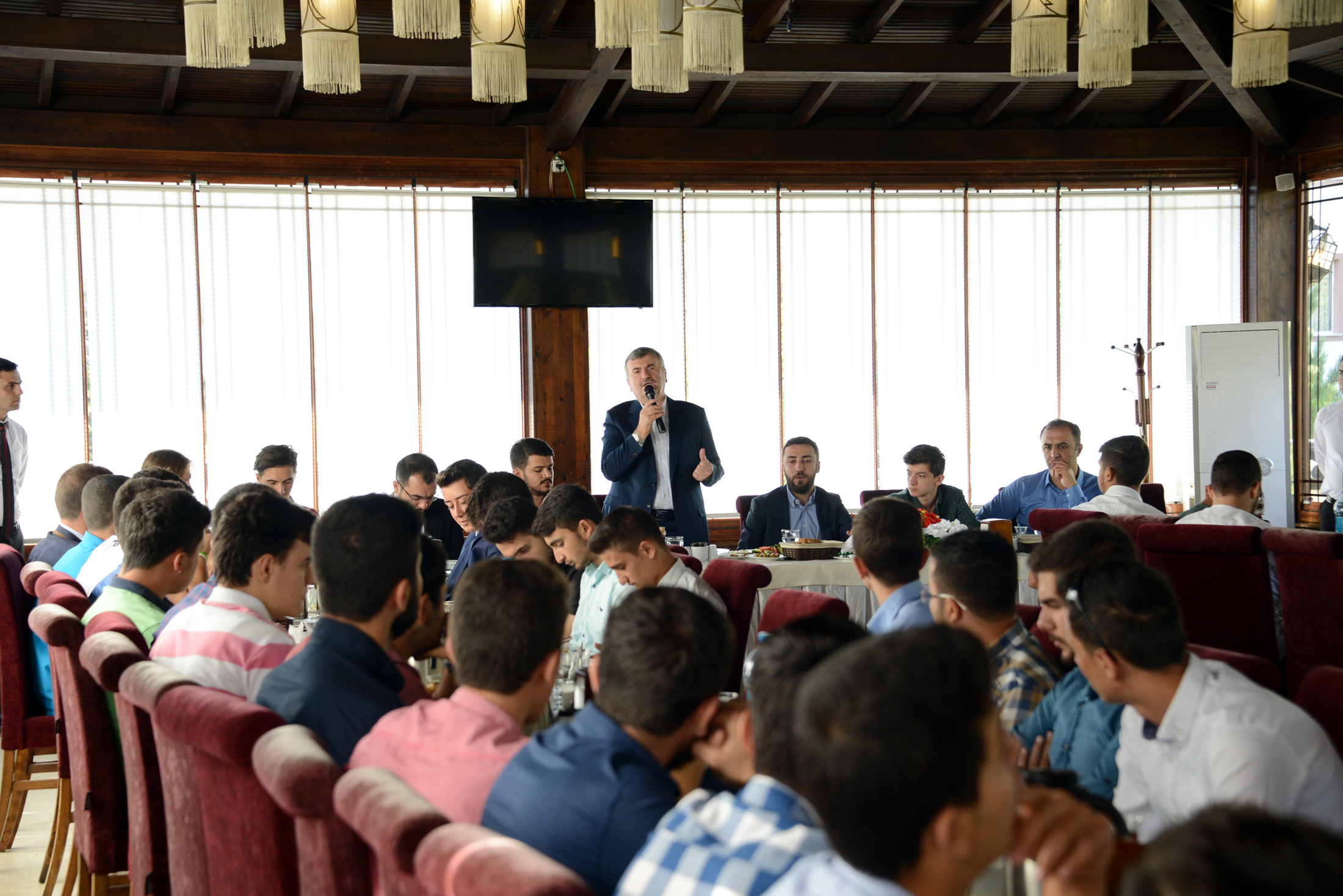 Ülkeyi Daha İleriye Taşıma Sorumluluğu Gençlerdedir