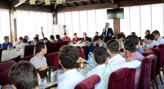 Ülkeyi Daha İleriye Taşıma Sorumluluğu Gençlerdedir
