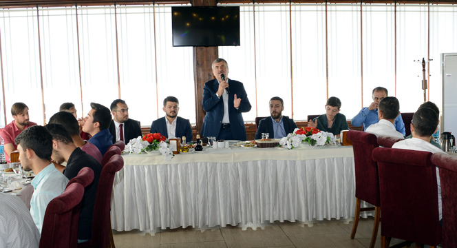 Ülkeyi Daha İleriye Taşıma Sorumluluğu Gençlerdedir