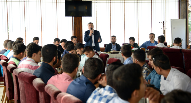 Ülkeyi Daha İleriye Taşıma Sorumluluğu Gençlerdedir