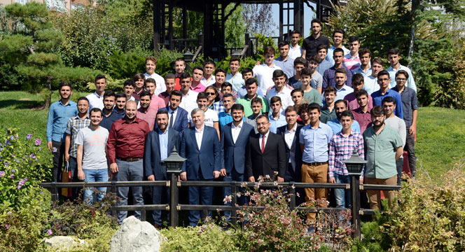 Ülkeyi Daha İleriye Taşıma Sorumluluğu Gençlerdedir