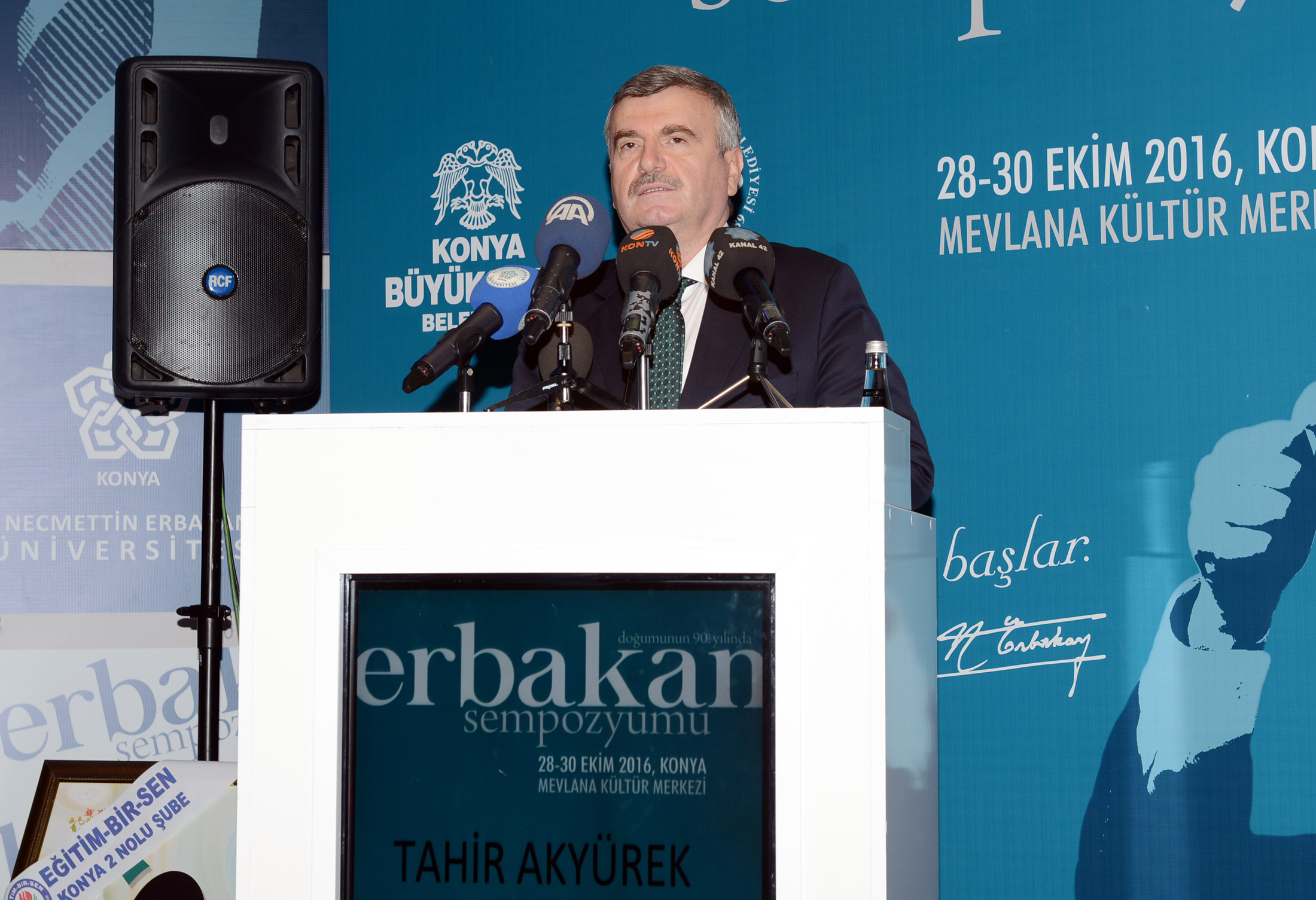 Erbakan Hoca Bir Mektepti