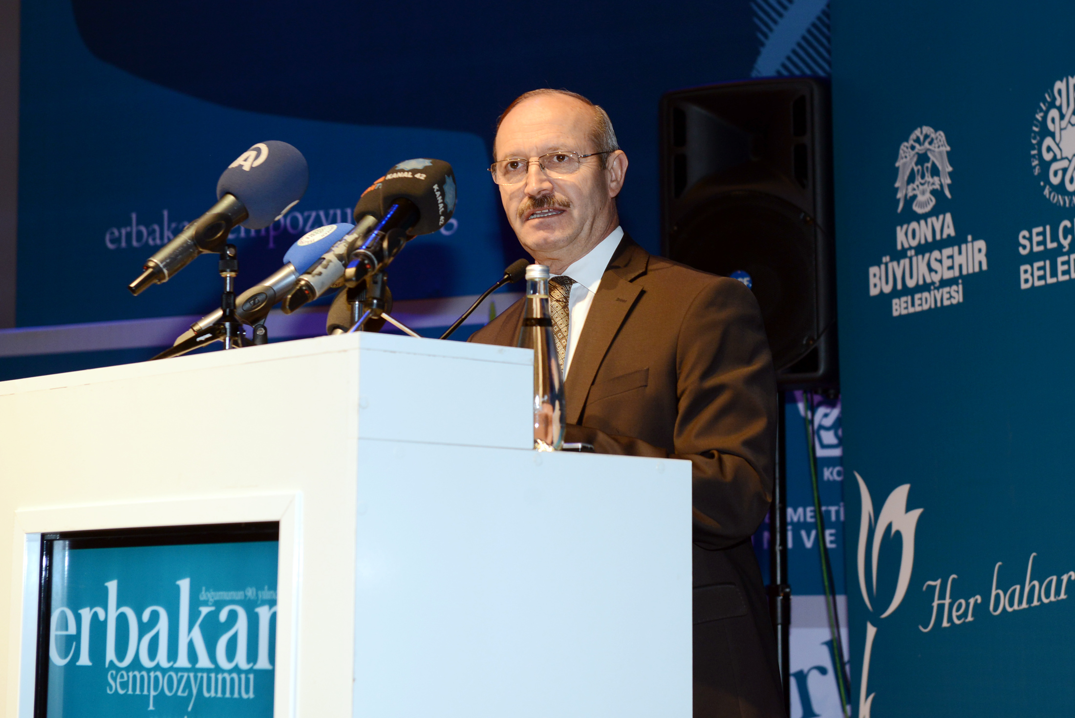 Erbakan Hoca Bir Mektepti