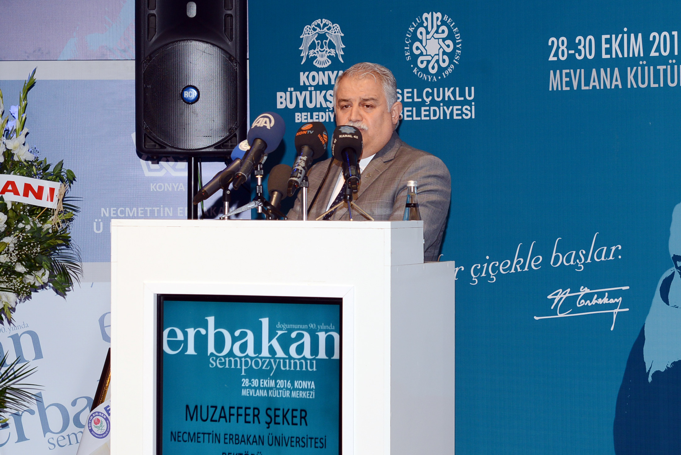 Erbakan Hoca Bir Mektepti