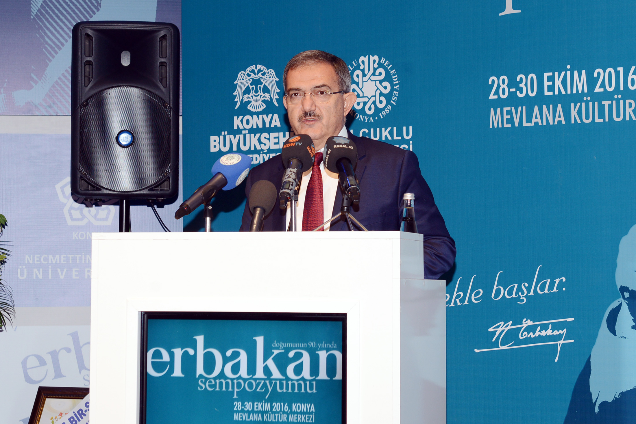 Erbakan Hoca Bir Mektepti