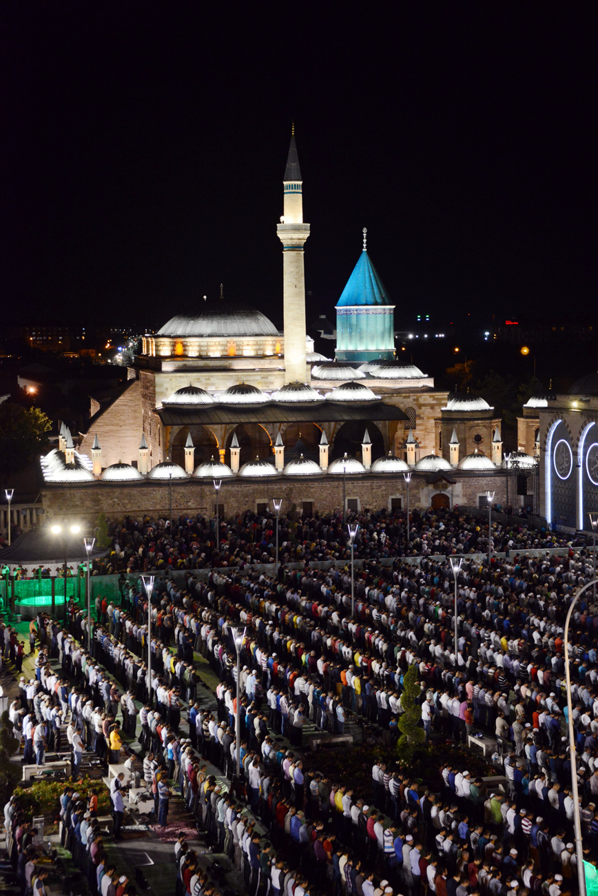 Kadir Gecesi Coşkusu Meydanlara Sığmadı