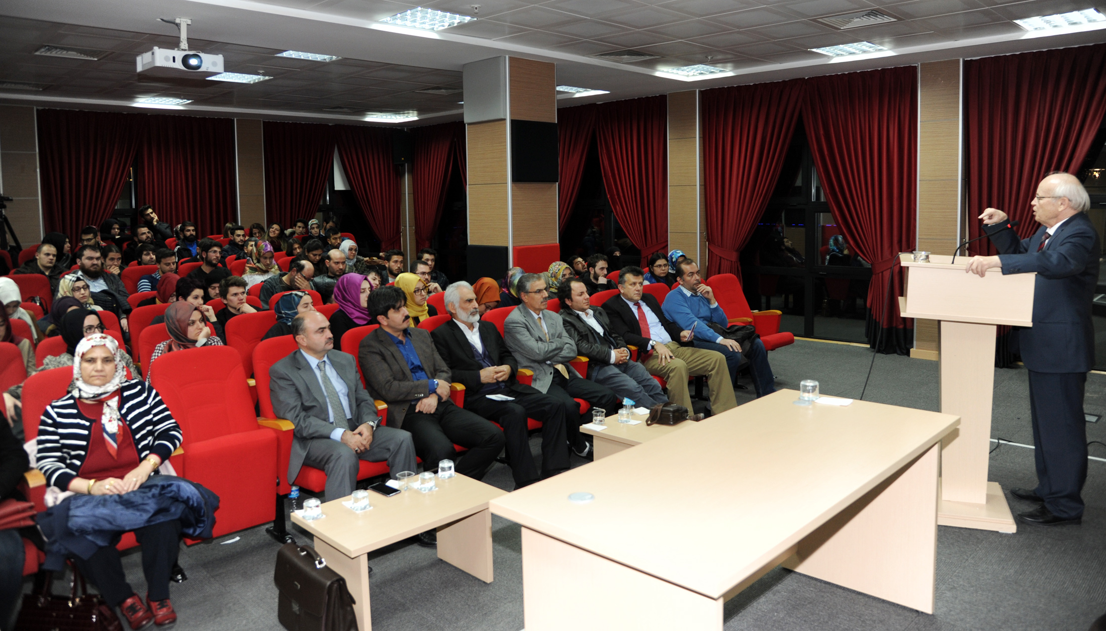 Şehir Konferanslarında Anadolu'nun Vatanlaşması Anlatıldı