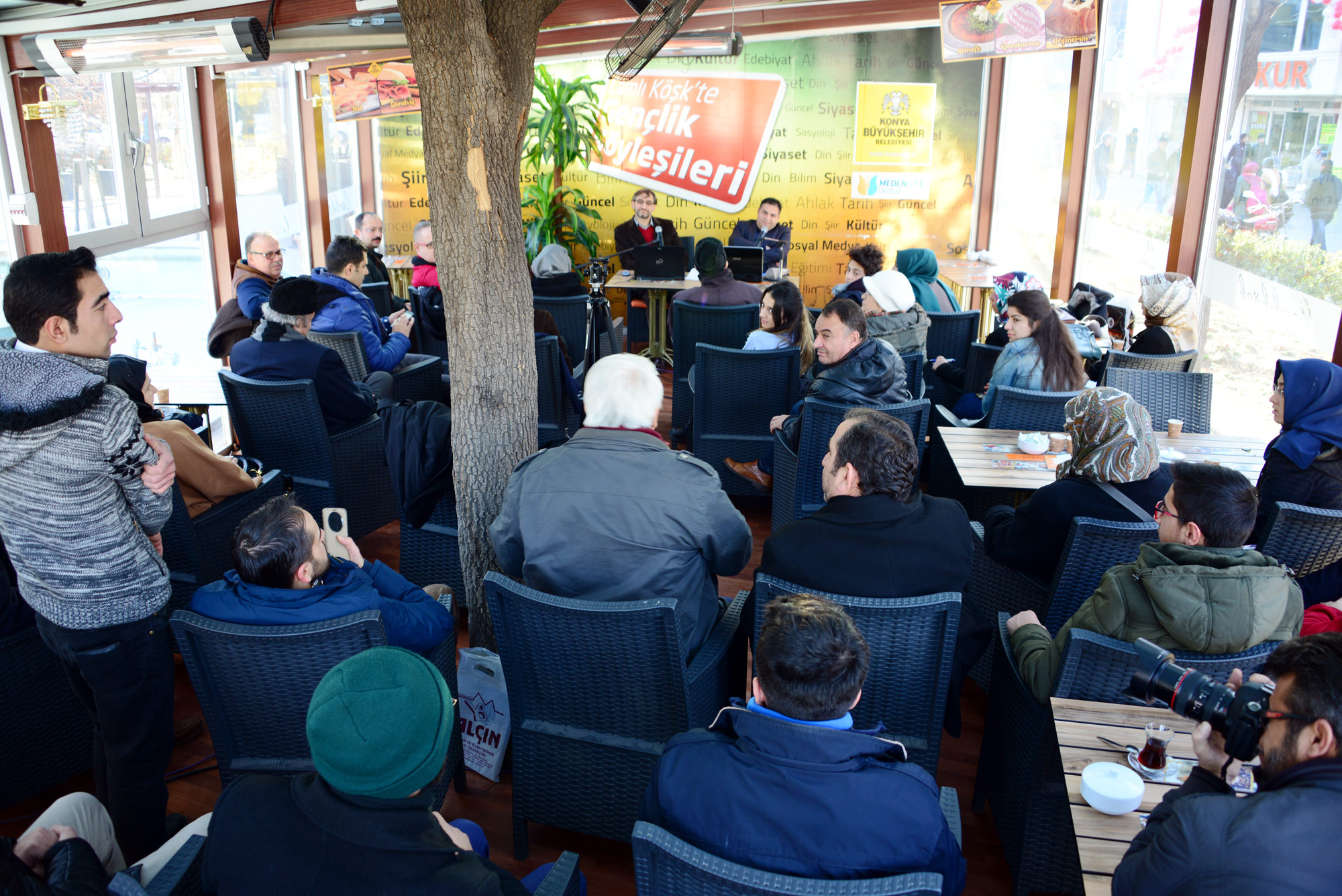 Şiir Severler Camlı Köşk'te Buluştu