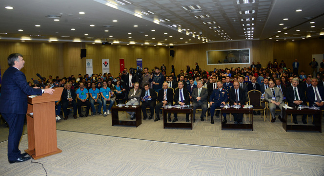 Bilim Merkezi'nde Bilimsel Projeler Yarıştı