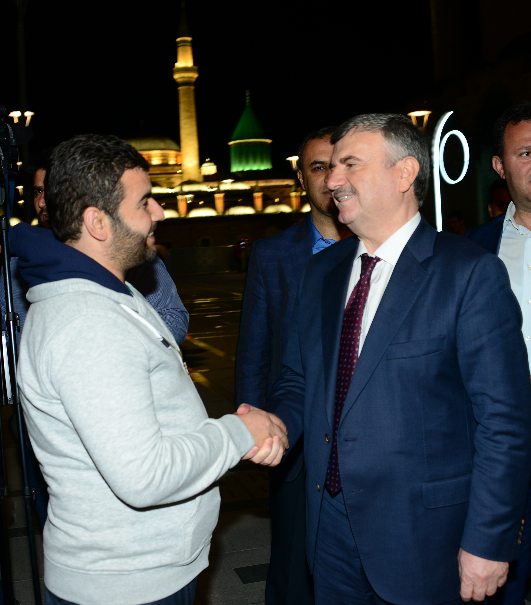 Mevlana Meydanı'nda Teravih Coşkusu