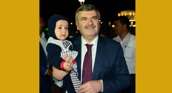 Mevlana Meydanı'nda Teravih Coşkusu