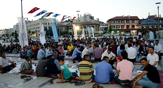Gençlerin Yüreği Mazlum Milletler İçin Çarptı