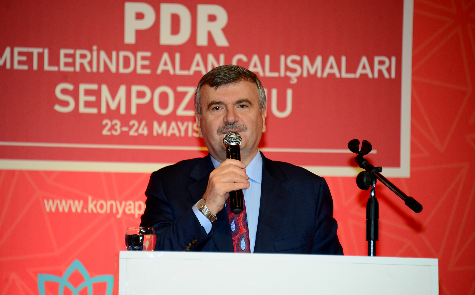 Vakıf İnsan Projesi PDR Hizmetlerinde Alan Çalışmaları Sempozyumu