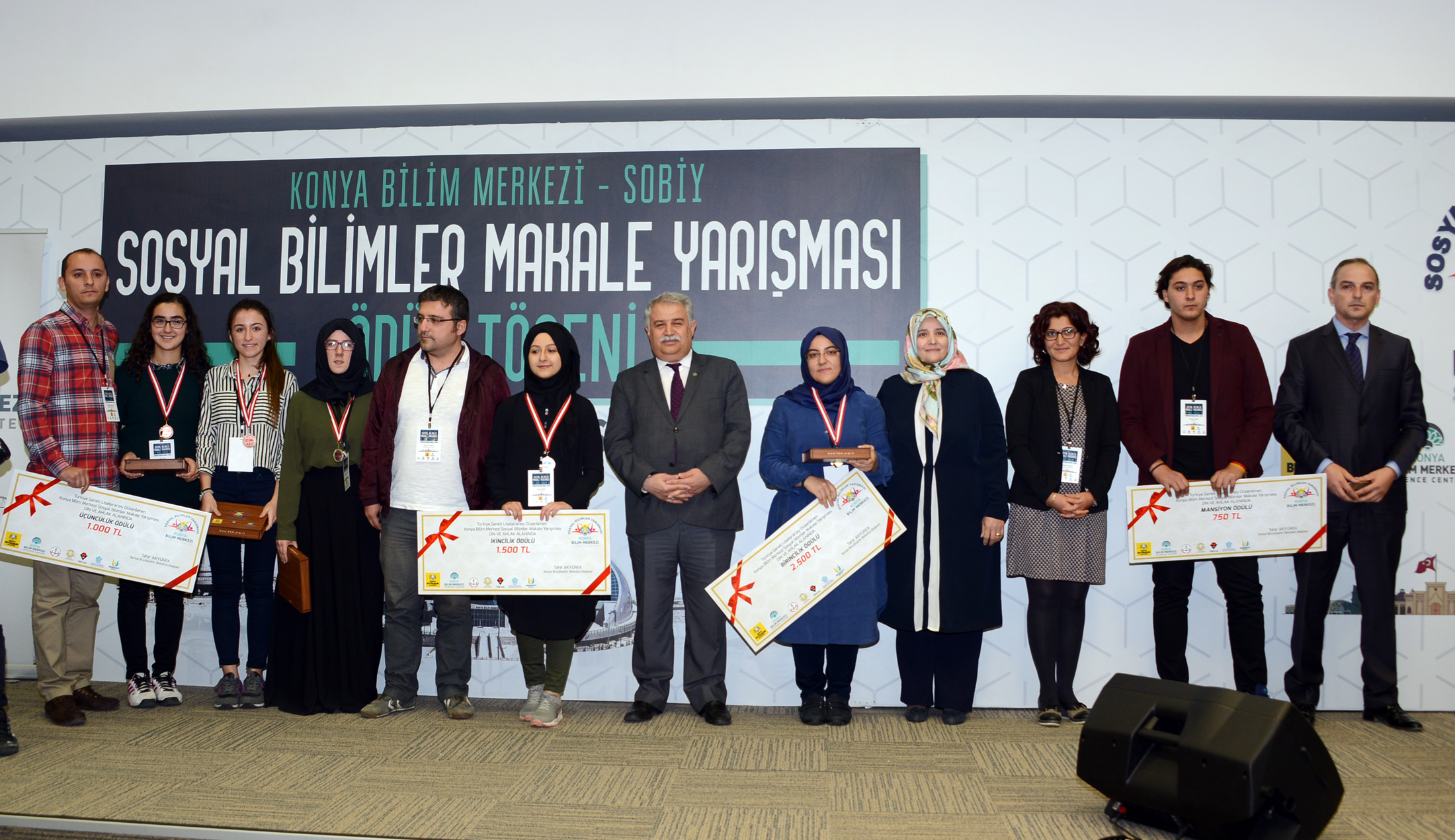 Geleceğin Beyinleri Bilim Merkezi'nde Ödüllendirildi