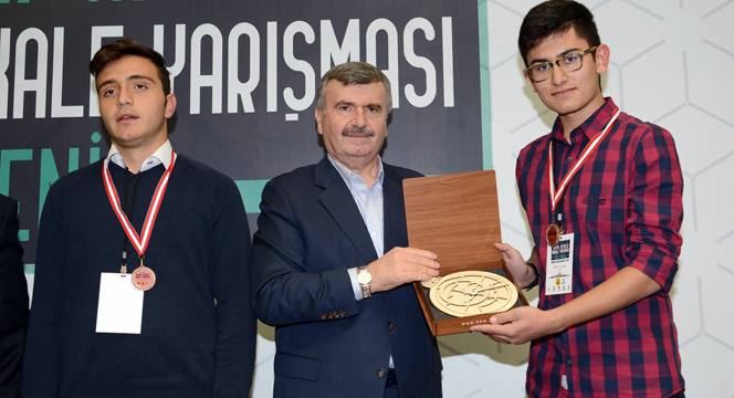 Geleceğin Beyinleri Bilim Merkezi'nde Ödüllendirildi