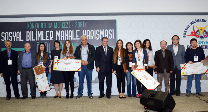 Geleceğin Beyinleri Bilim Merkezi'nde Ödüllendirildi