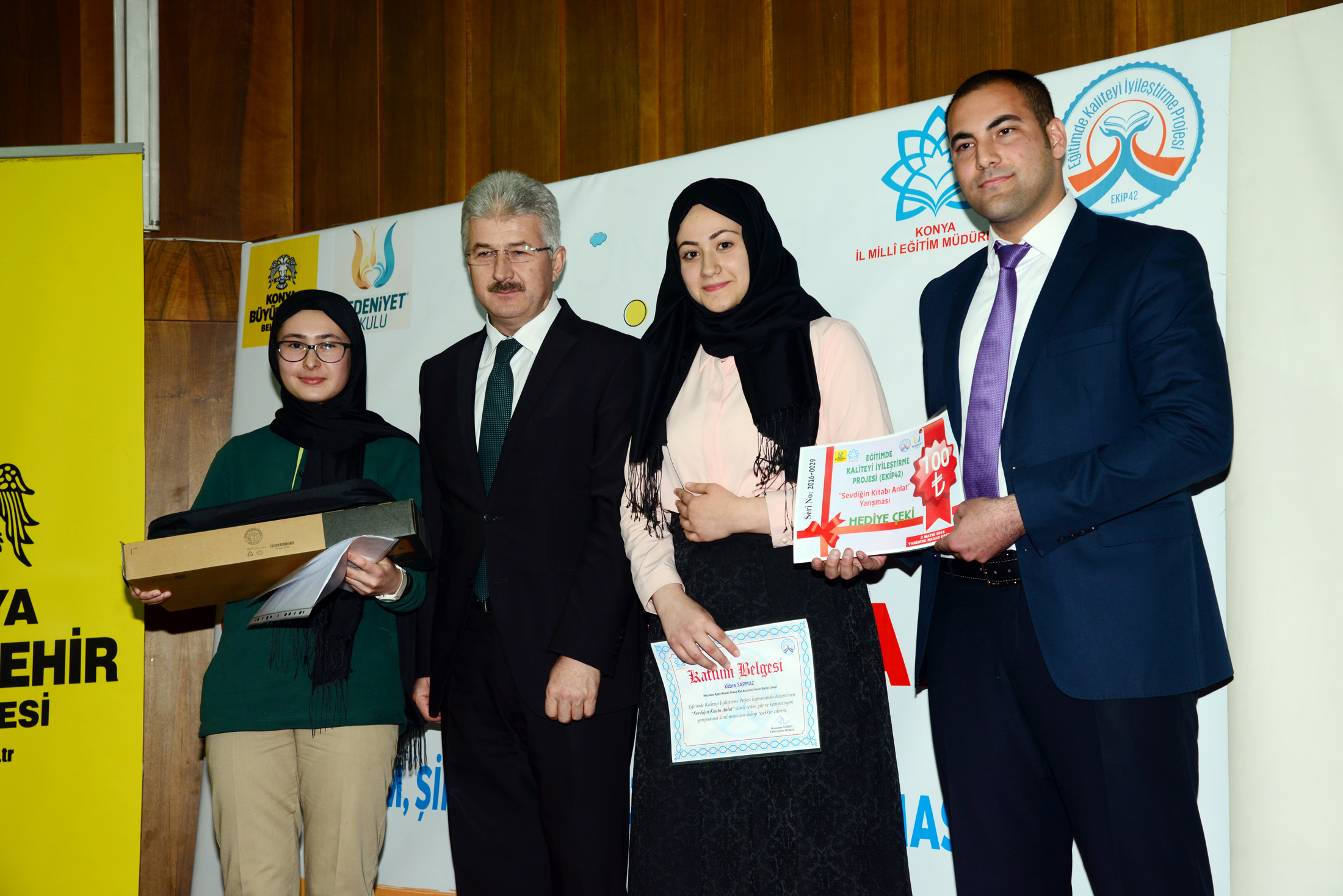 Büyükşehir Okuyan Öğrencileri Ödüllendirdi