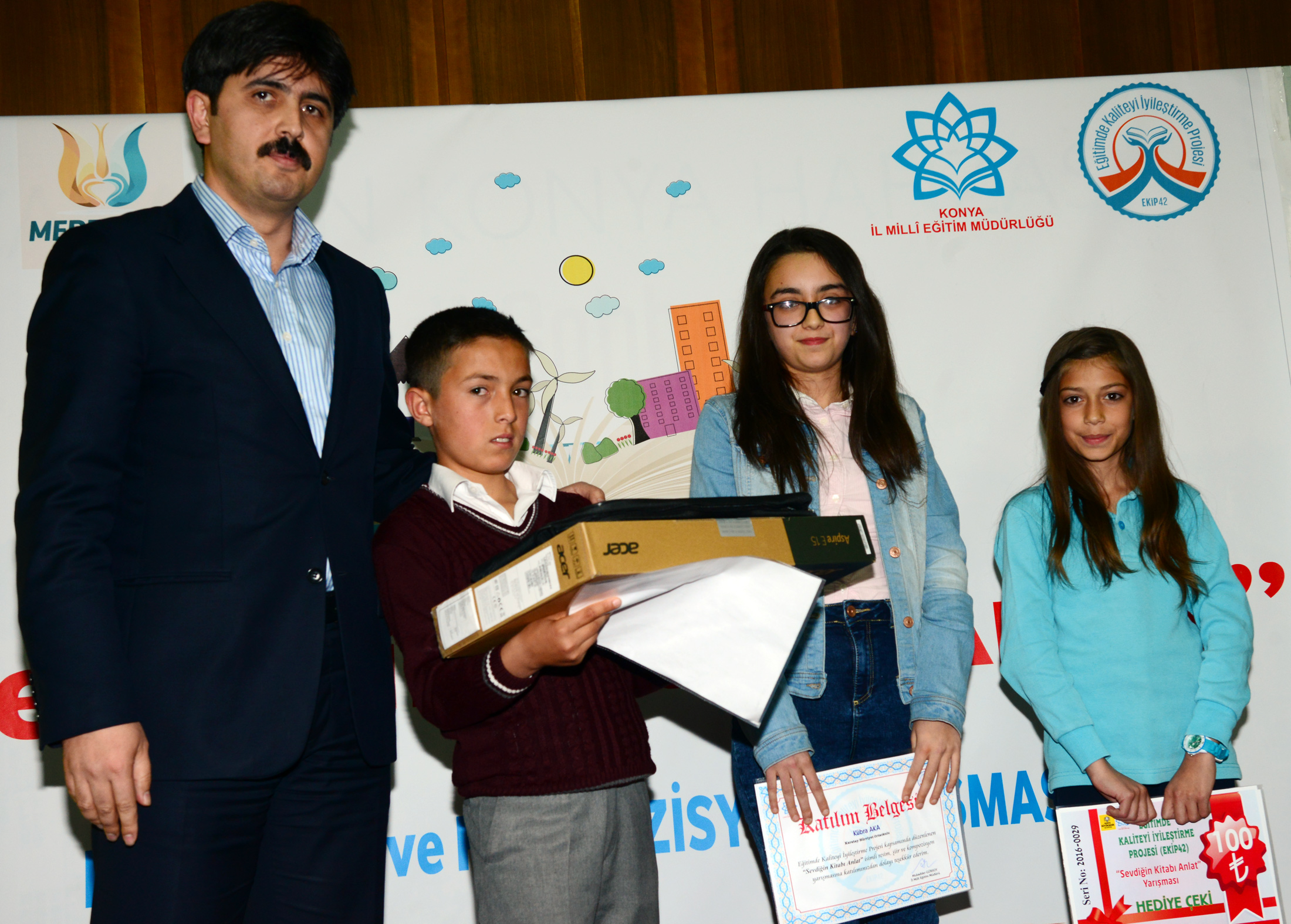Büyükşehir Okuyan Öğrencileri Ödüllendirdi