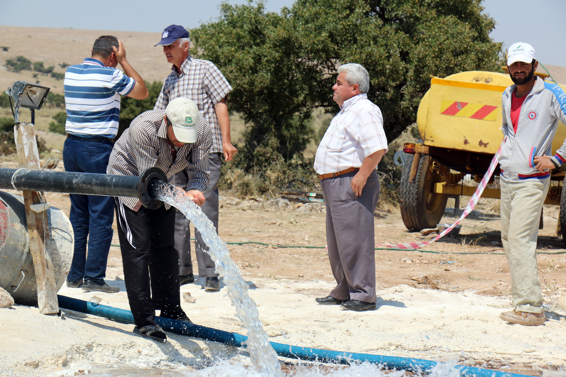 Cihanbeyli'nin İki Mahallesine Derin Su Kuyusu Açıldı