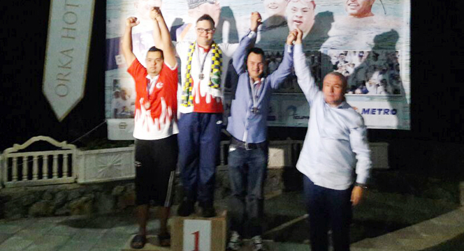 Özel Sporcumuz Birinciliğe Kulaç Attı