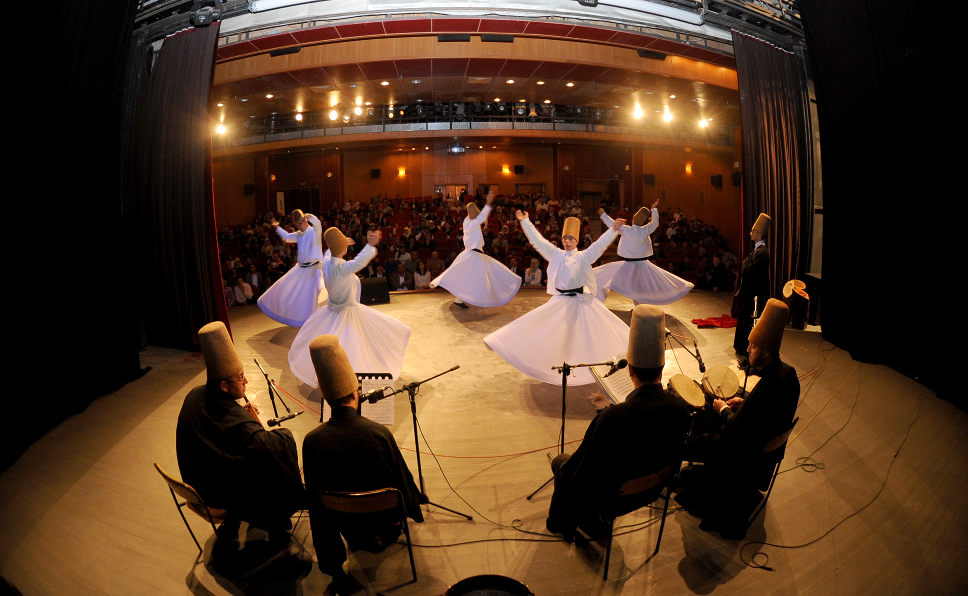 Van ve Ahlat'ta Kardeşlik Sofraları Kuruyoruz