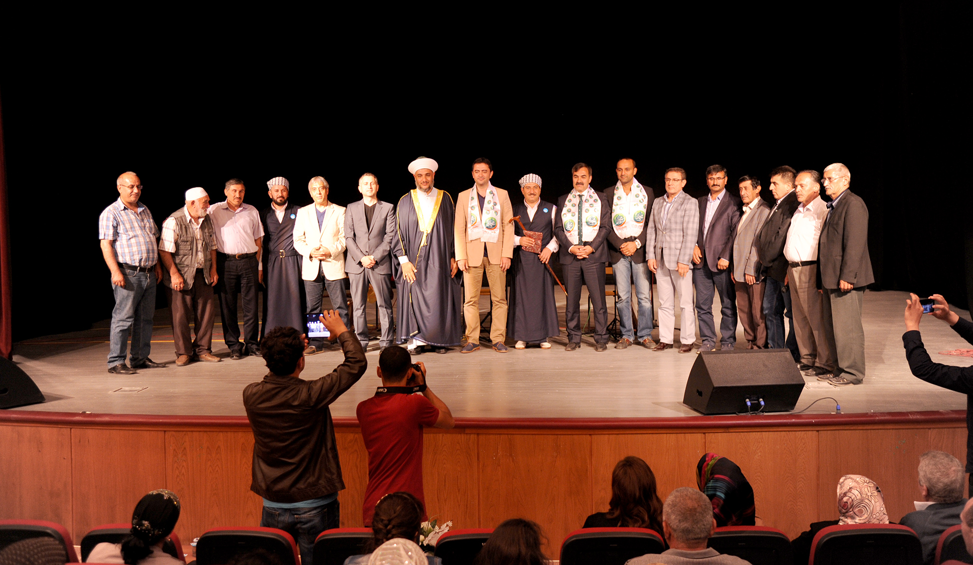 Van ve Ahlat'ta Kardeşlik Sofraları Kuruyoruz