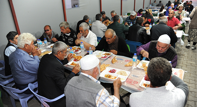 Van ve Ahlat'ta Kardeşlik Sofraları Kuruyoruz