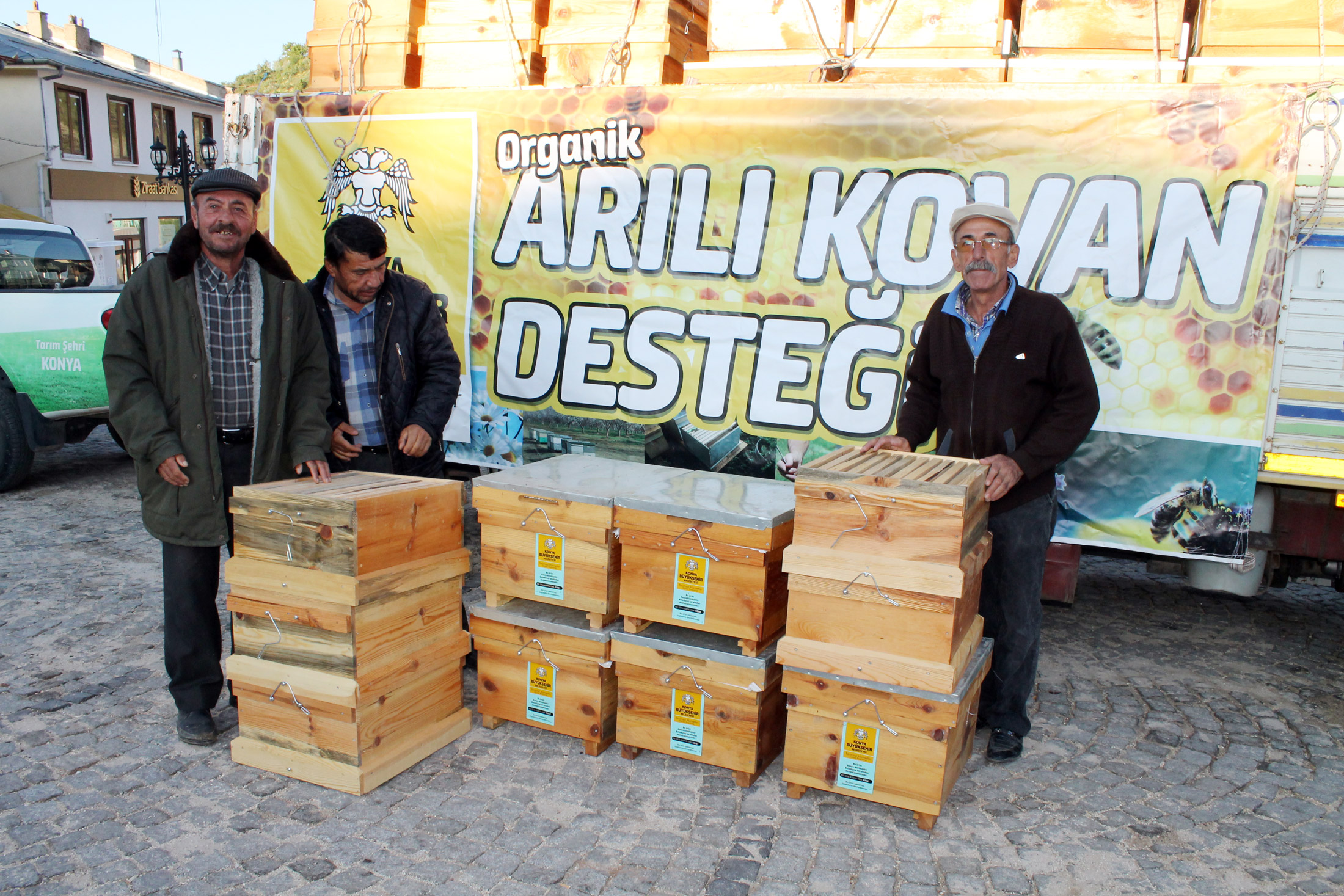 Büyükşehir'den Üreticiye Arı Desteği