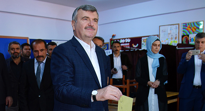 Başkan Akyürek Oyunu 2011 Nolu Sandıkta Kullandı