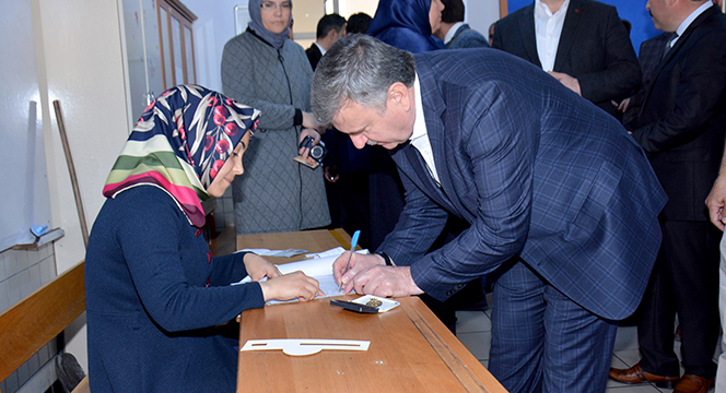 Başkan Akyürek Oyunu 2011 Nolu Sandıkta Kullandı