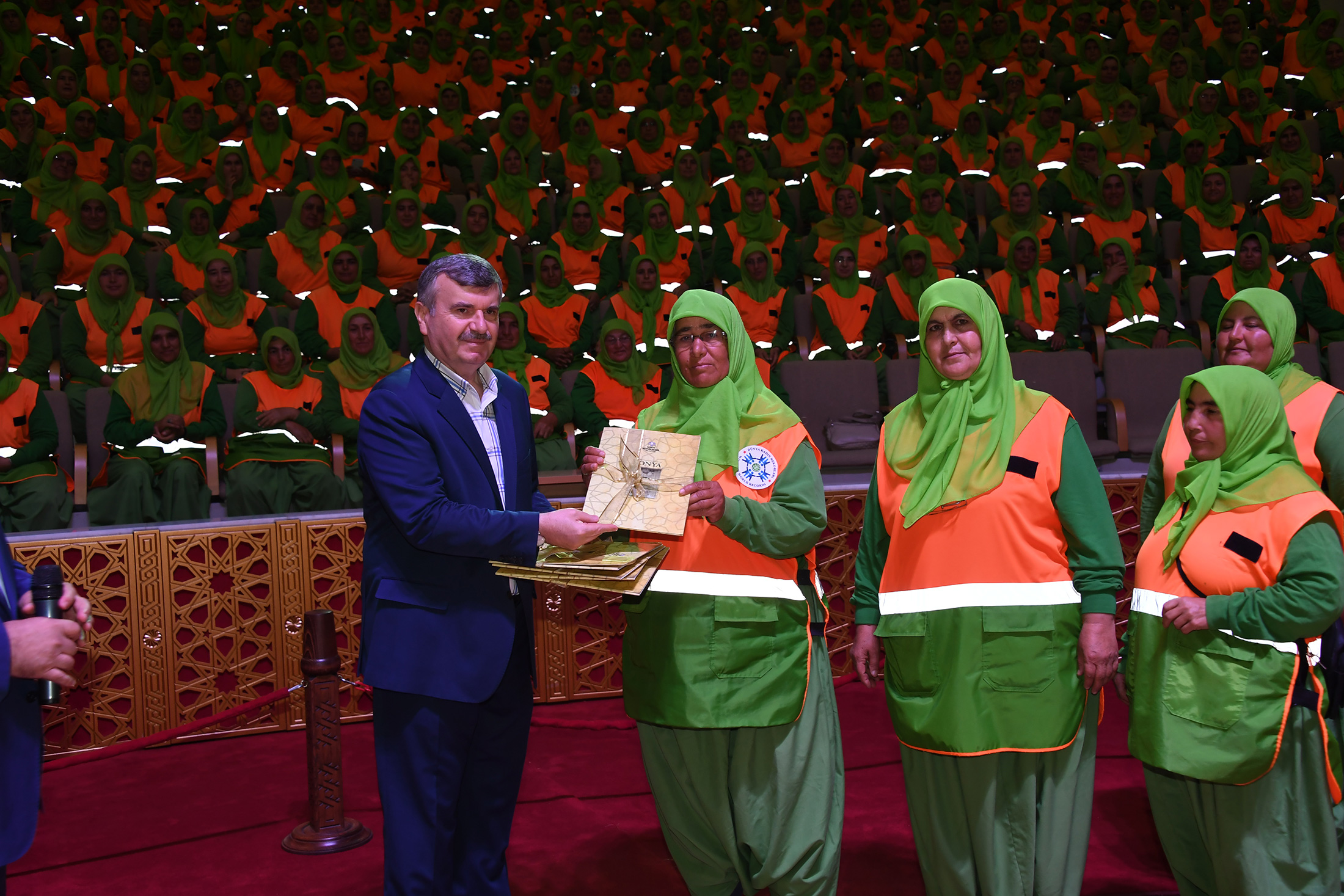 Başkan Akyürek, Belediye Personeliyle Bayramlaştı